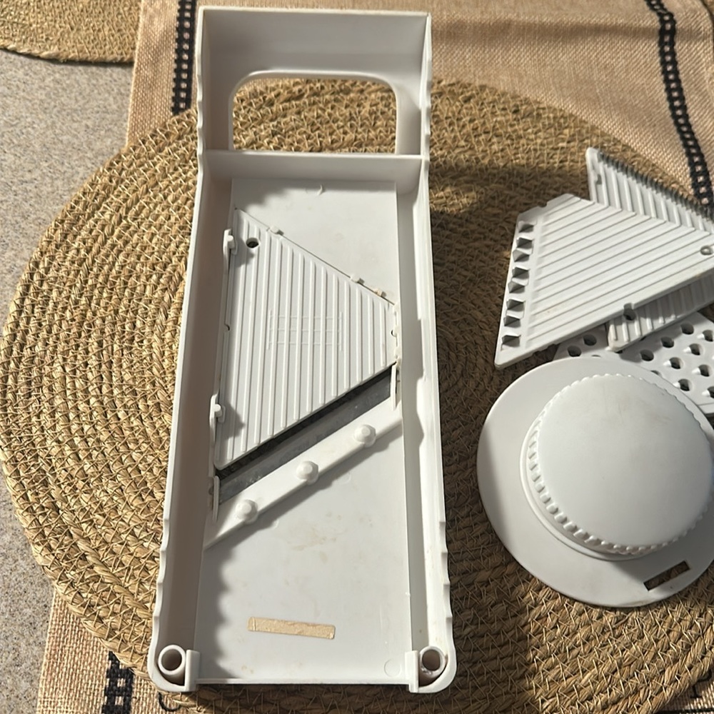 Mandoline Slicer or Shredder - Picture 6 of 8